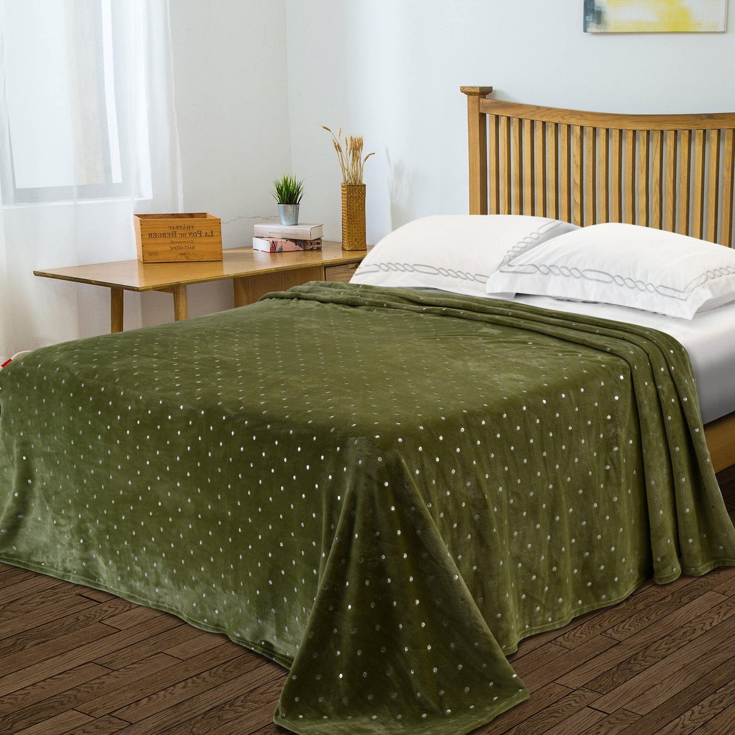 Metallic Polka Dot Print Fleece Throw Blanket FredCo