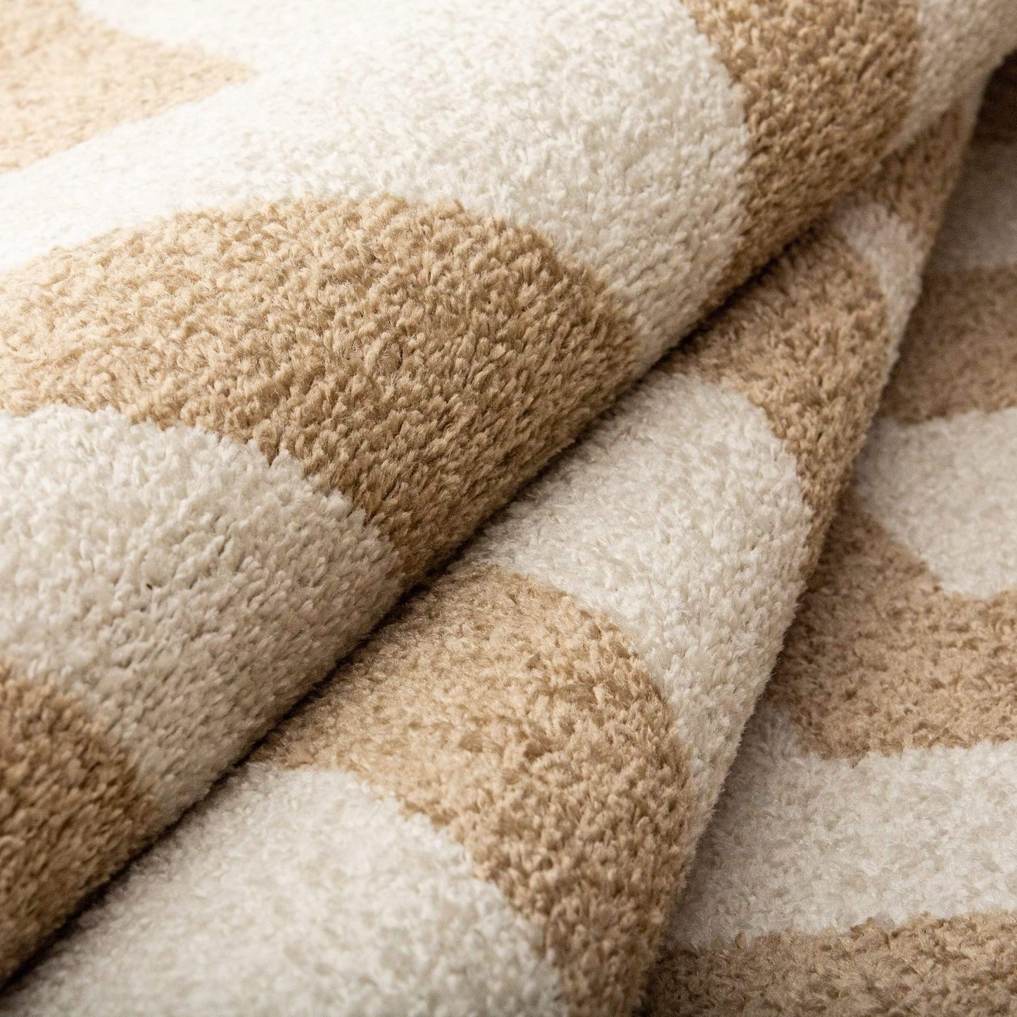 Saxton Traditional Geometric Rug FredCo