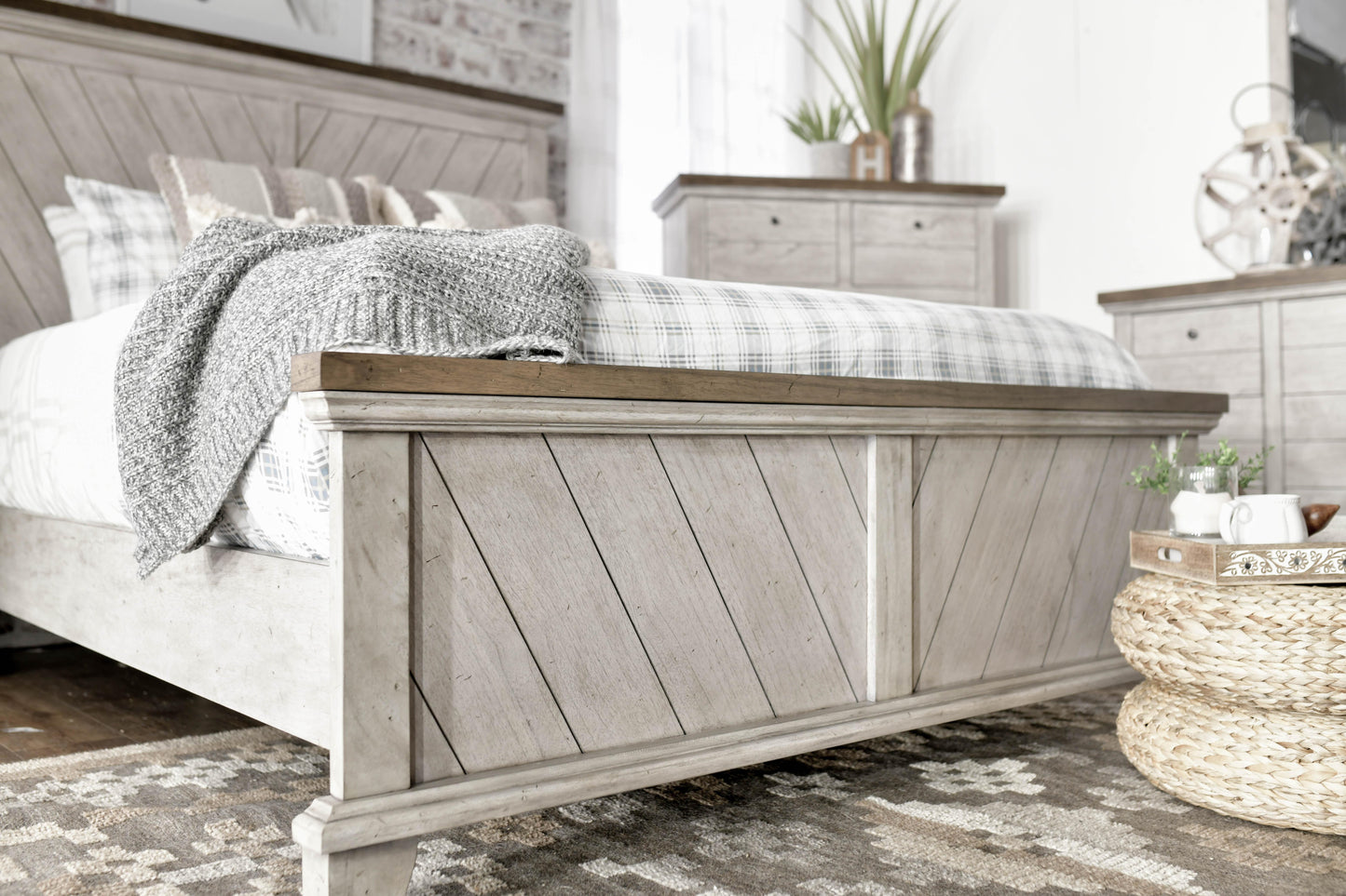 Steve Silver Bear Creek - Queen Bed - Whitewashed Gray BC900-QBED FredCo