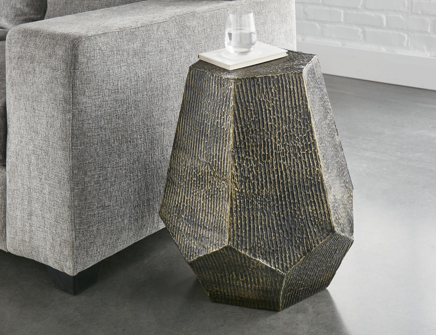 Steve Silver Donato - Hexagon End Table - Gold DT200E FredCo