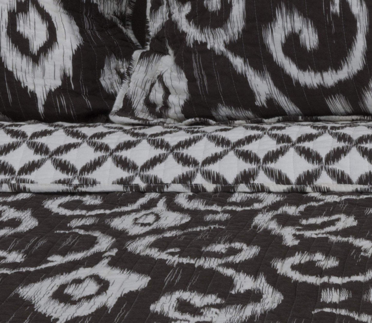 Cambridge Long-Staple Cotton Printed Scroll Quilt and Pillow Sham Set FredCo