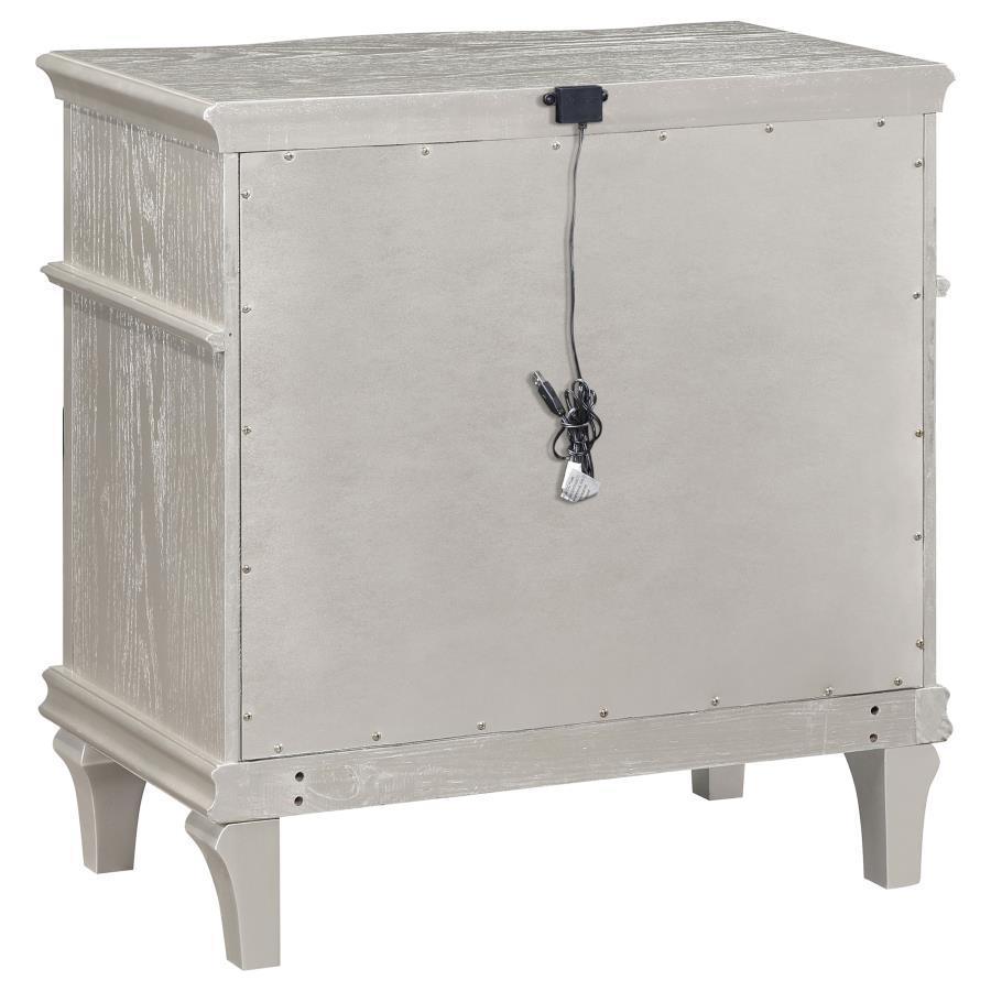 Evangeline 5-piece Upholstered Platform Queen Bedroom Set Ivory and Silver Oak Coaster FredCo