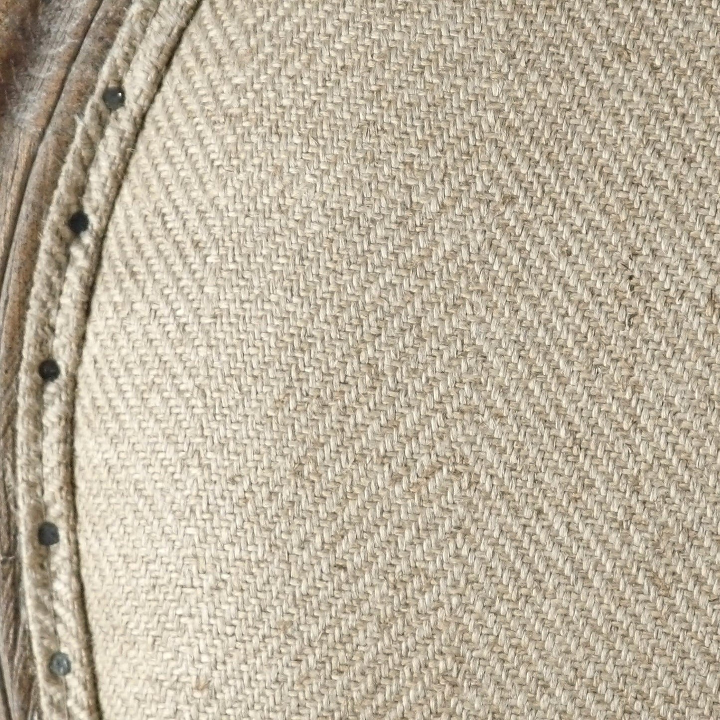 Medallion Settee B009-3 E272 H009 FredCo