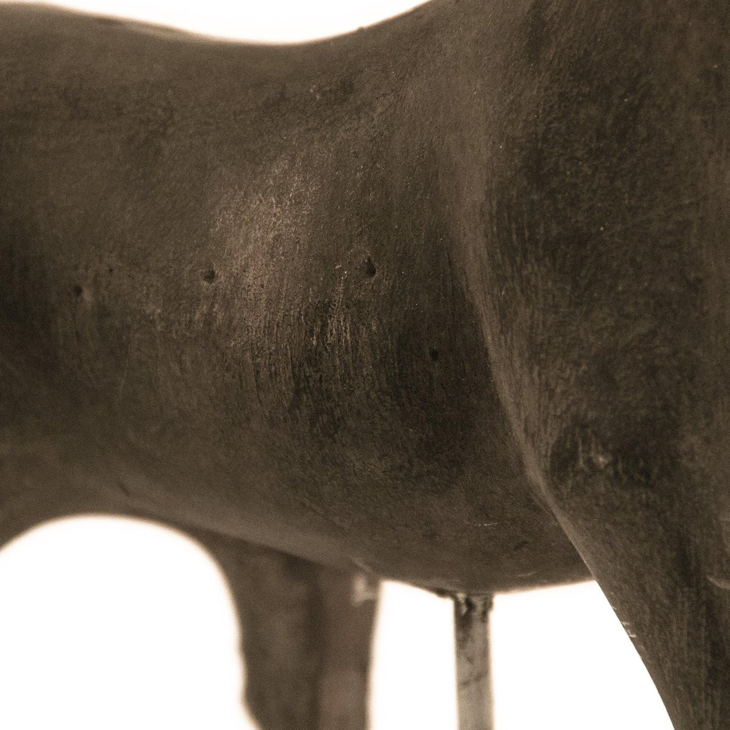 Resin Horse on Stand BCH064N FredCo