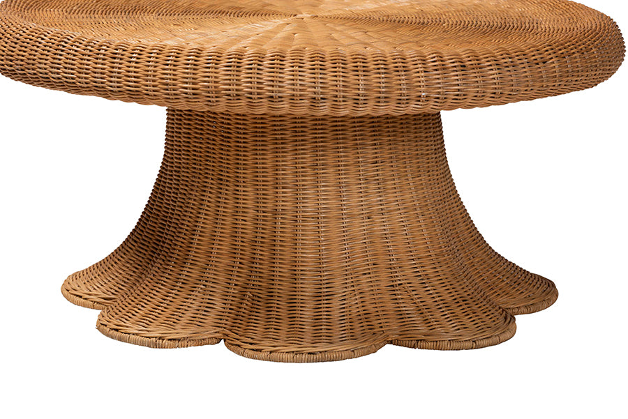 bali & pari Avalon Natural Rattan Round Coffee Table with Scalloped Pedestal Base – Coastal Boho Wicker Accent Table for Living Room or Sunroom