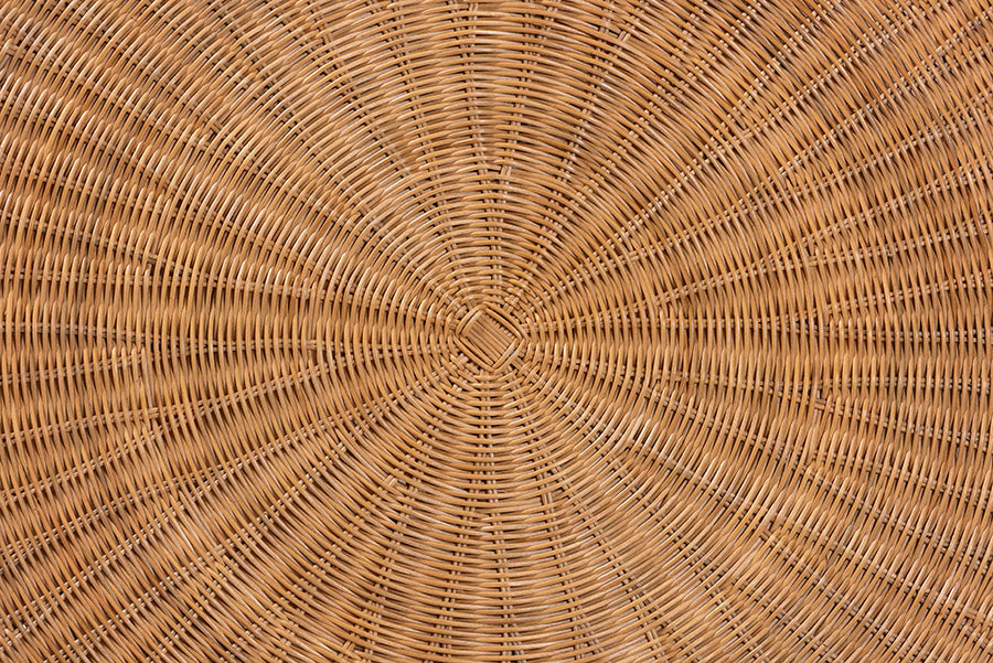 bali & pari Avalon Natural Rattan Round Coffee Table with Scalloped Pedestal Base – Coastal Boho Wicker Accent Table for Living Room or Sunroom