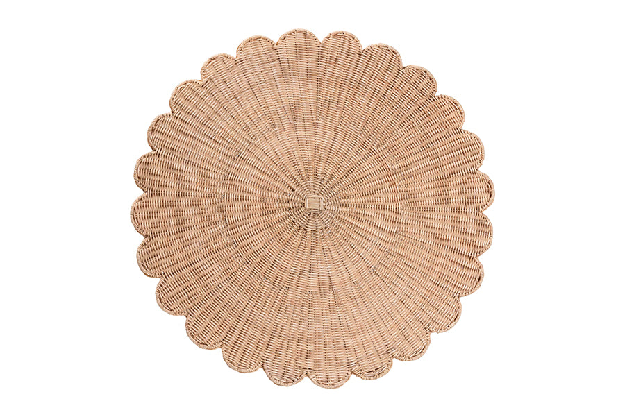 bali & pari Kensley Natural Rattan Coffee Table - Handwoven Wicker Round Accent Table with Scalloped Silhouette, Boho Coastal Style Decor for Living Rooms or Lounges