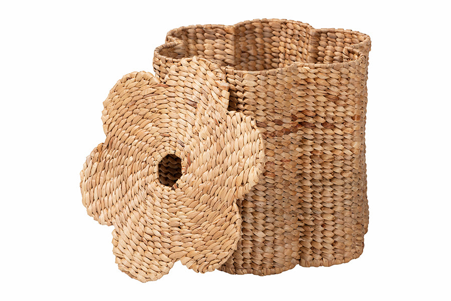 bali & pari Della Woven Seagrass Laundry Hamper - Handwoven Wicker Storage Basket with Scalloped Frame for Laundry Room or Bedroom