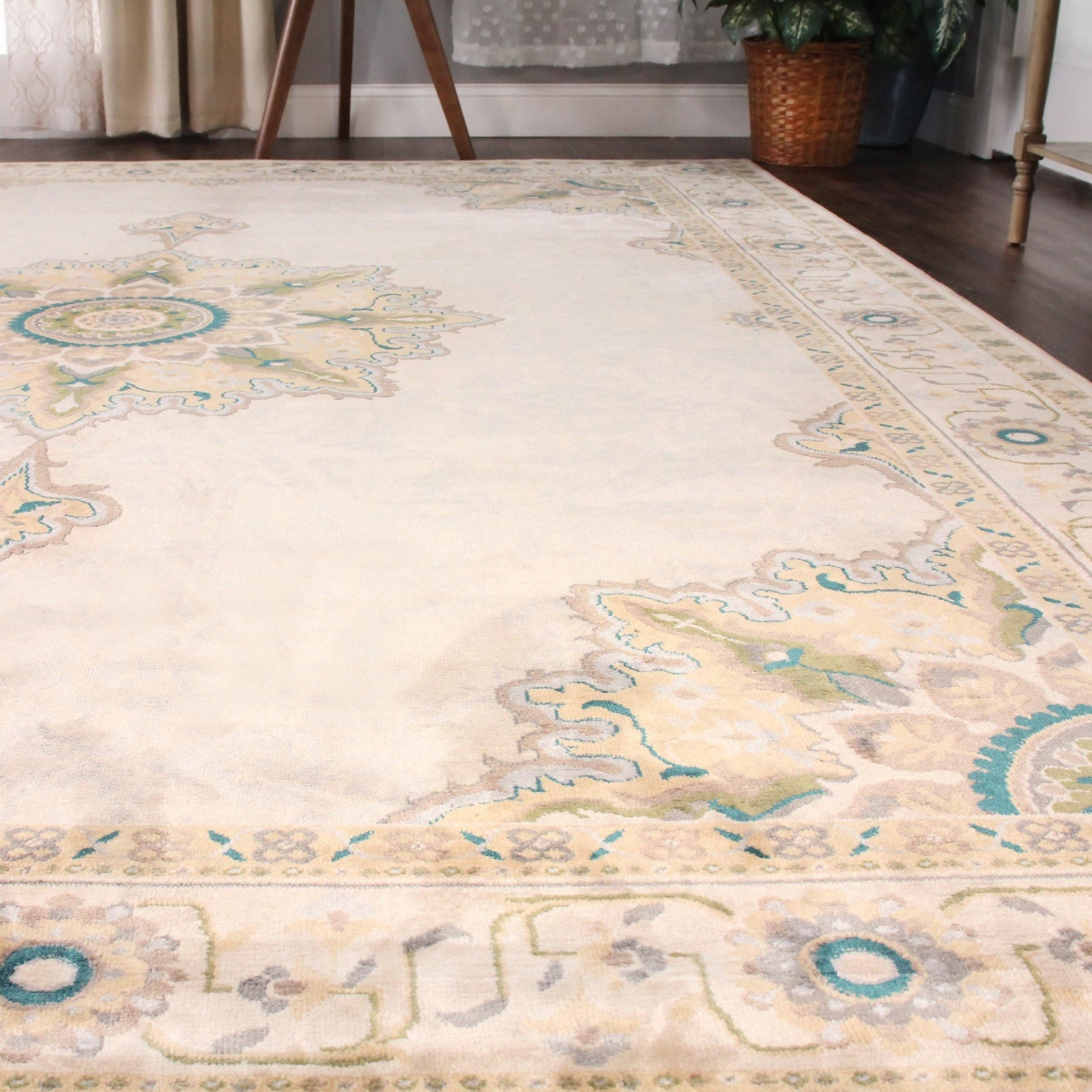 Edeline Medallion Oriental Indoor Area Rug by Superior FredCo