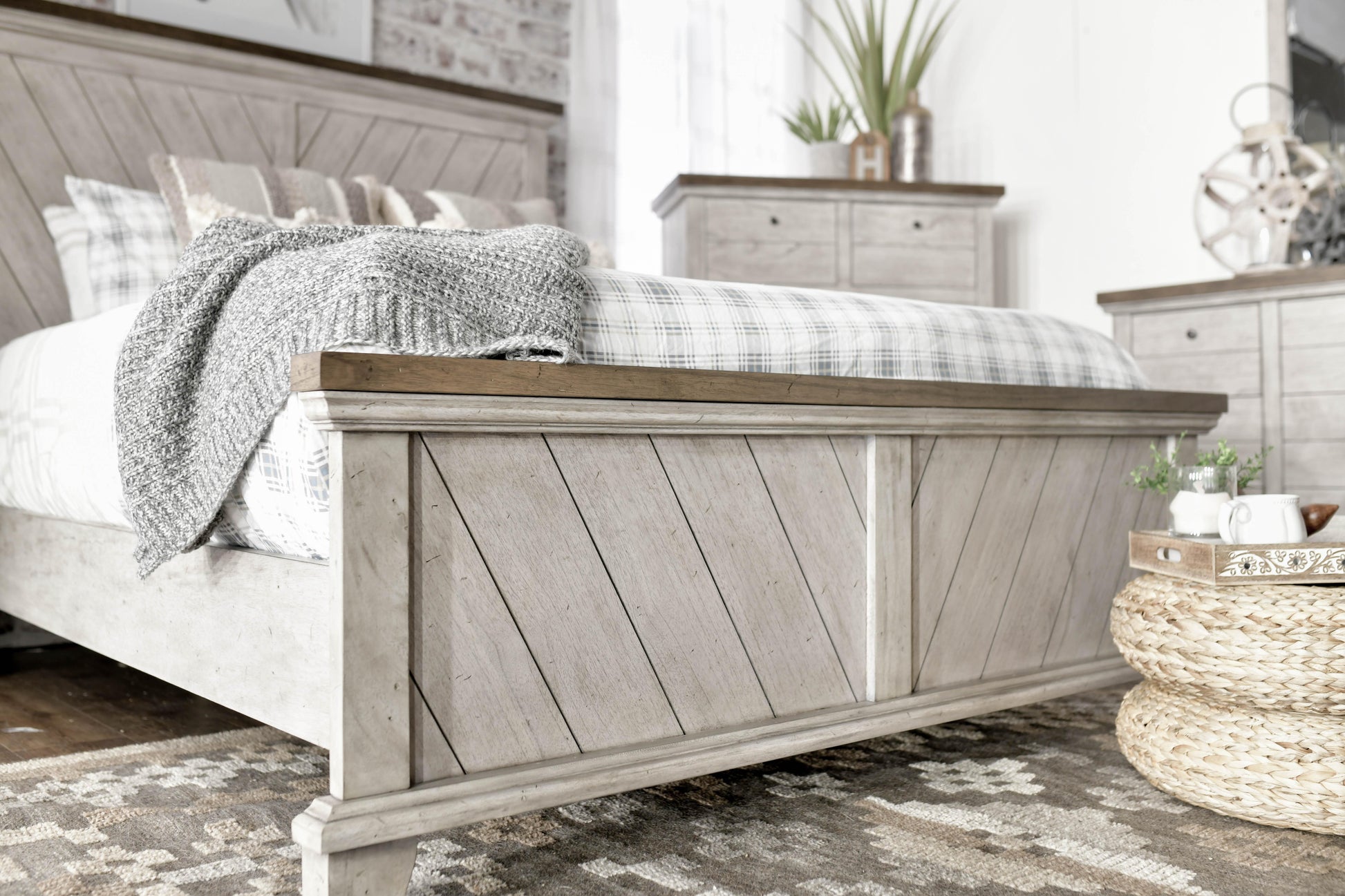 Steve Silver Bear Creek - Queen Bed - Whitewashed Gray BC900-QBED FredCo