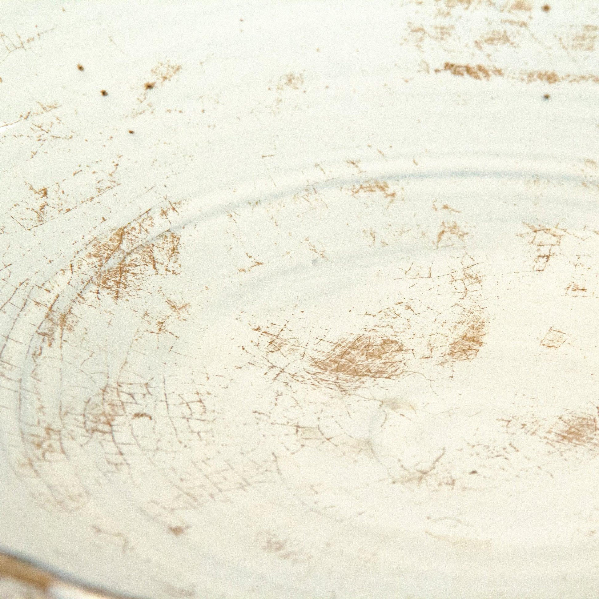 Distressed Off-White Flare Dish SAN021 FredCo