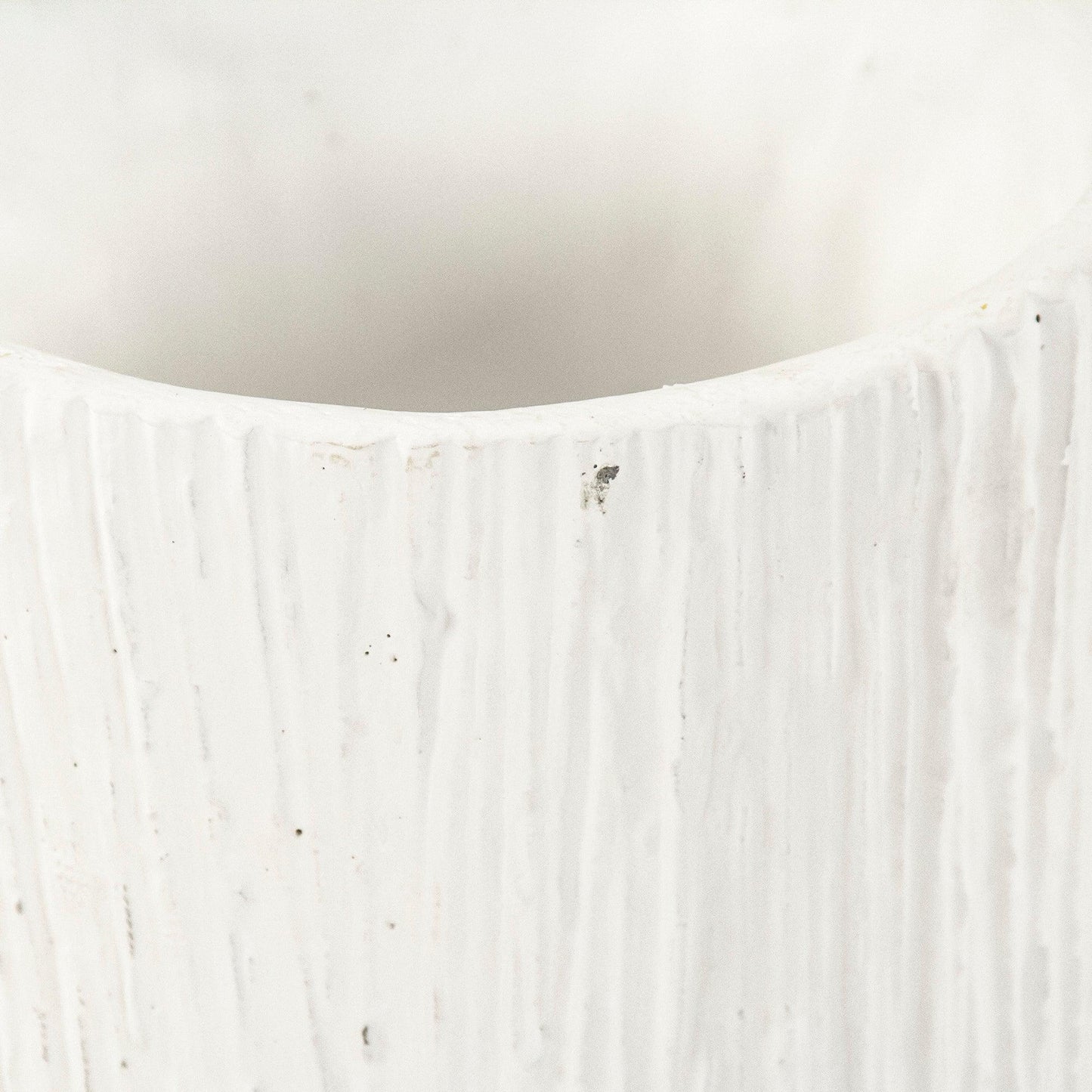 Distressed White Vase (10043S A148) FredCo