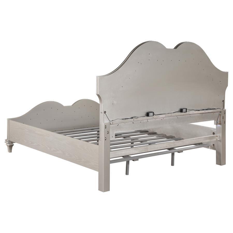 Evangeline 4-piece Upholstered Platform Eastern King Bedroom Set Ivory and Silver Oak Coaster FredCo